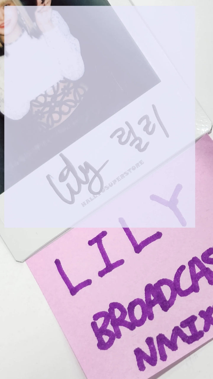 LILY (of NMIXX) &