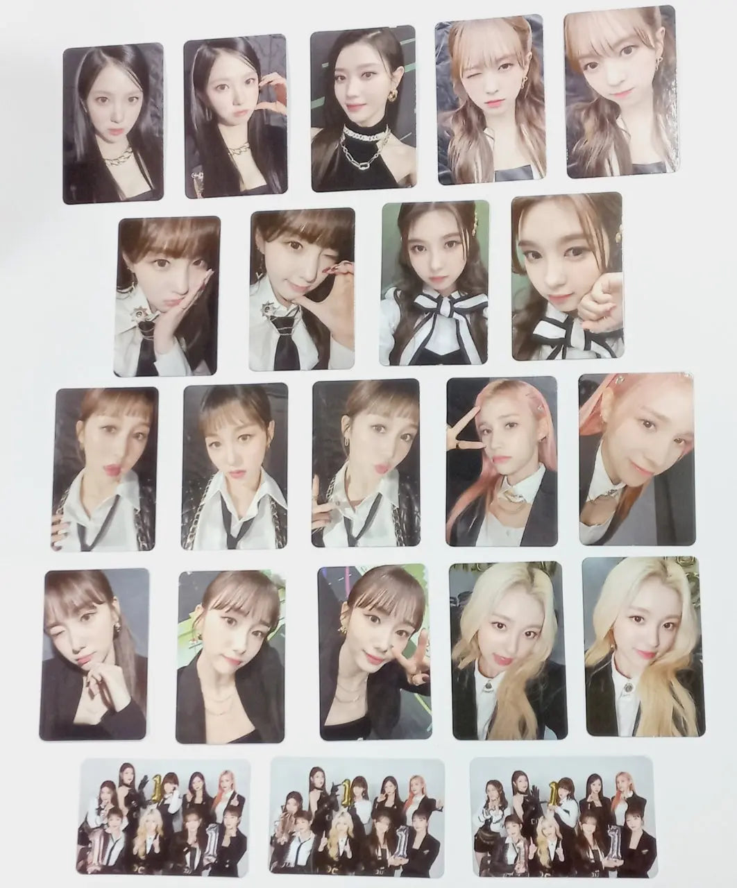Kep1er "Debut 1st Anniversary" - Official MD [Random Photocard] - HALLYUSUPERSTORE