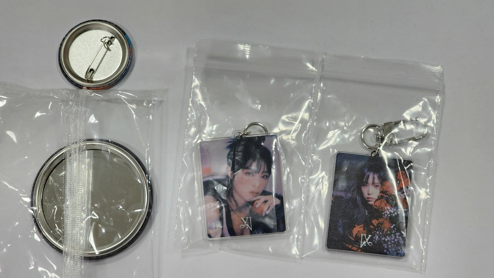 YENA "Love War" - Everline Pop-Up Store Gotcha Event MD [Pin Button, Can mirror, Keyring] - HALLYUSUPERSTORE