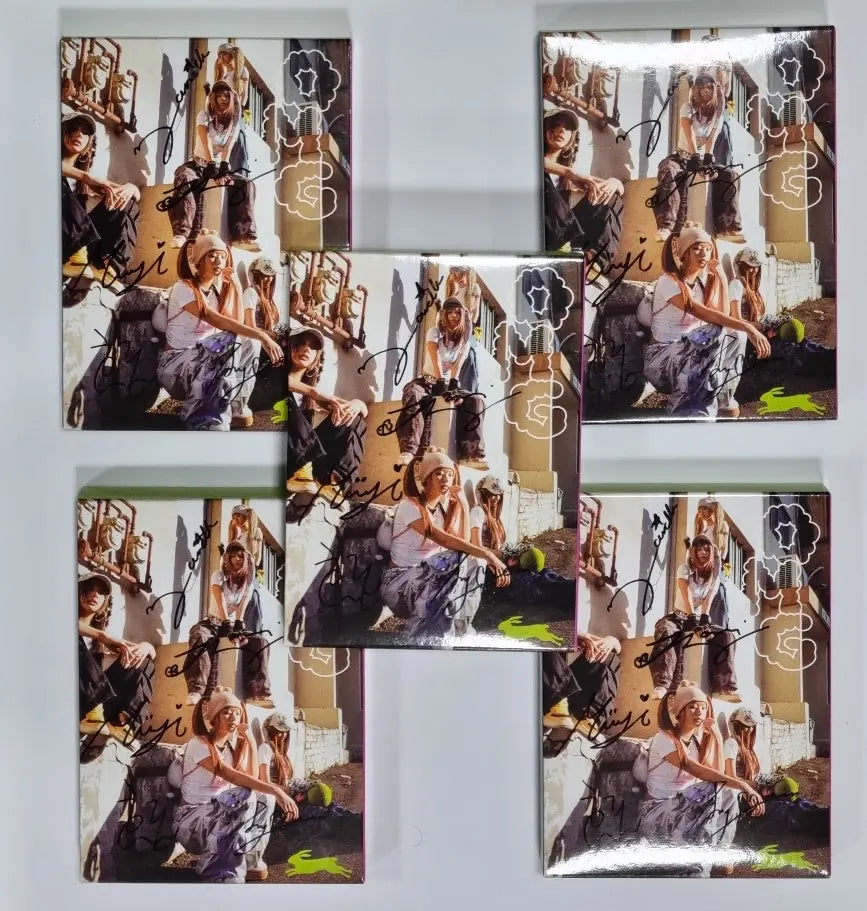 New Jeans ‘OMG’ - Hand Autogrpahed(Signed) Promo Album - HALLYUSUPERSTORE