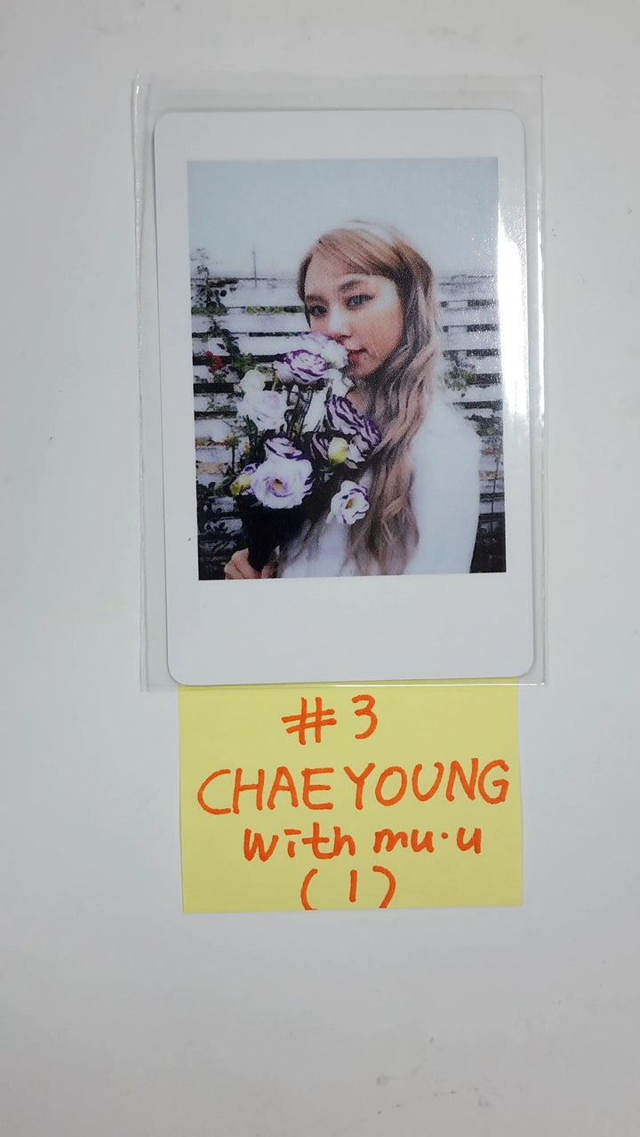 Chae Young (Of TWICE} "Yes, I am Chaeyoung." 1st Photobook - Withmuu Pre-Order Benefit Polaroid Type Photocard - HALLYUSUPERSTORE