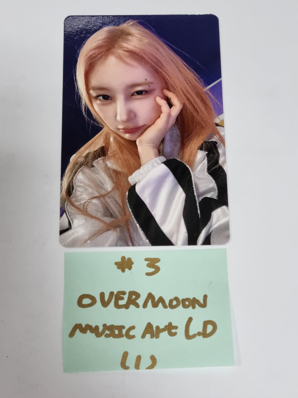 Lee Chae Yeon "Over The Moon" - Music Art Lucky Draw Event Photocard - HALLYUSUPERSTORE