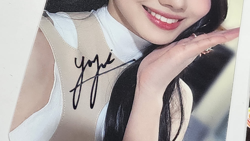 Hae Yoon + Yuju (Of Cherry Bullet) 'Cherry Dash' - Hand Autogaphed(Signed) Photocards (2EA) - HALLYUSUPERSTORE