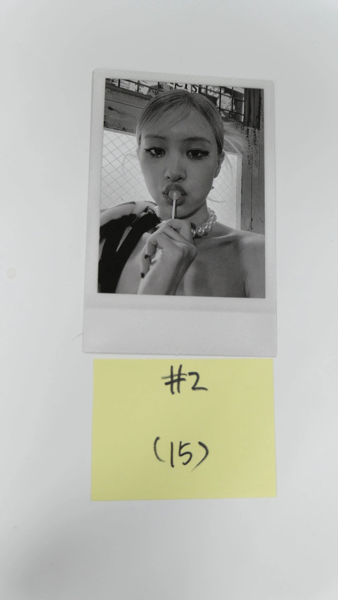 Rose (of Blackpink) -R-   Official Photocard - HALLYUSUPERSTORE