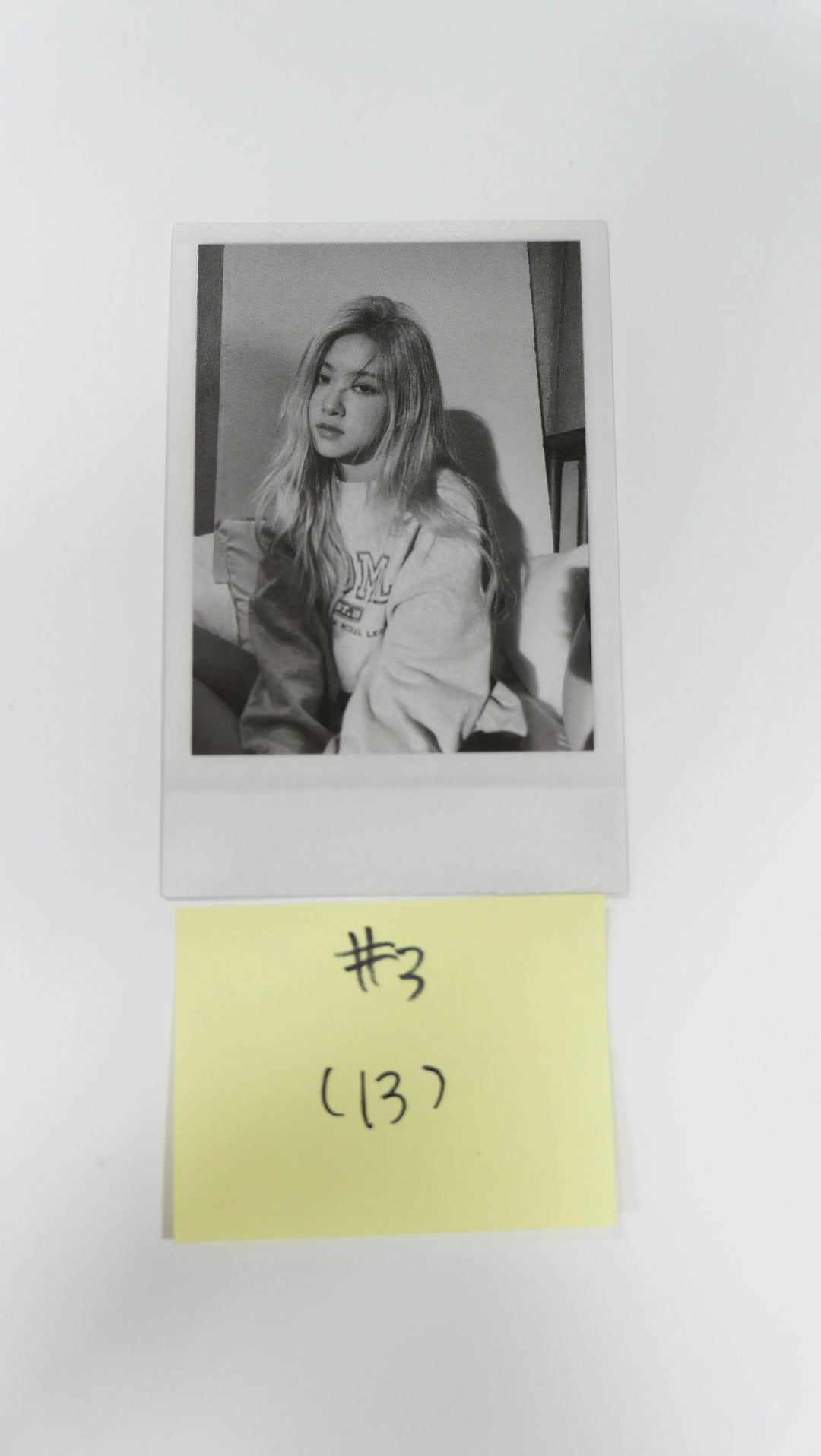 Rose (of Blackpink) -R-   Official Photocard - HALLYUSUPERSTORE