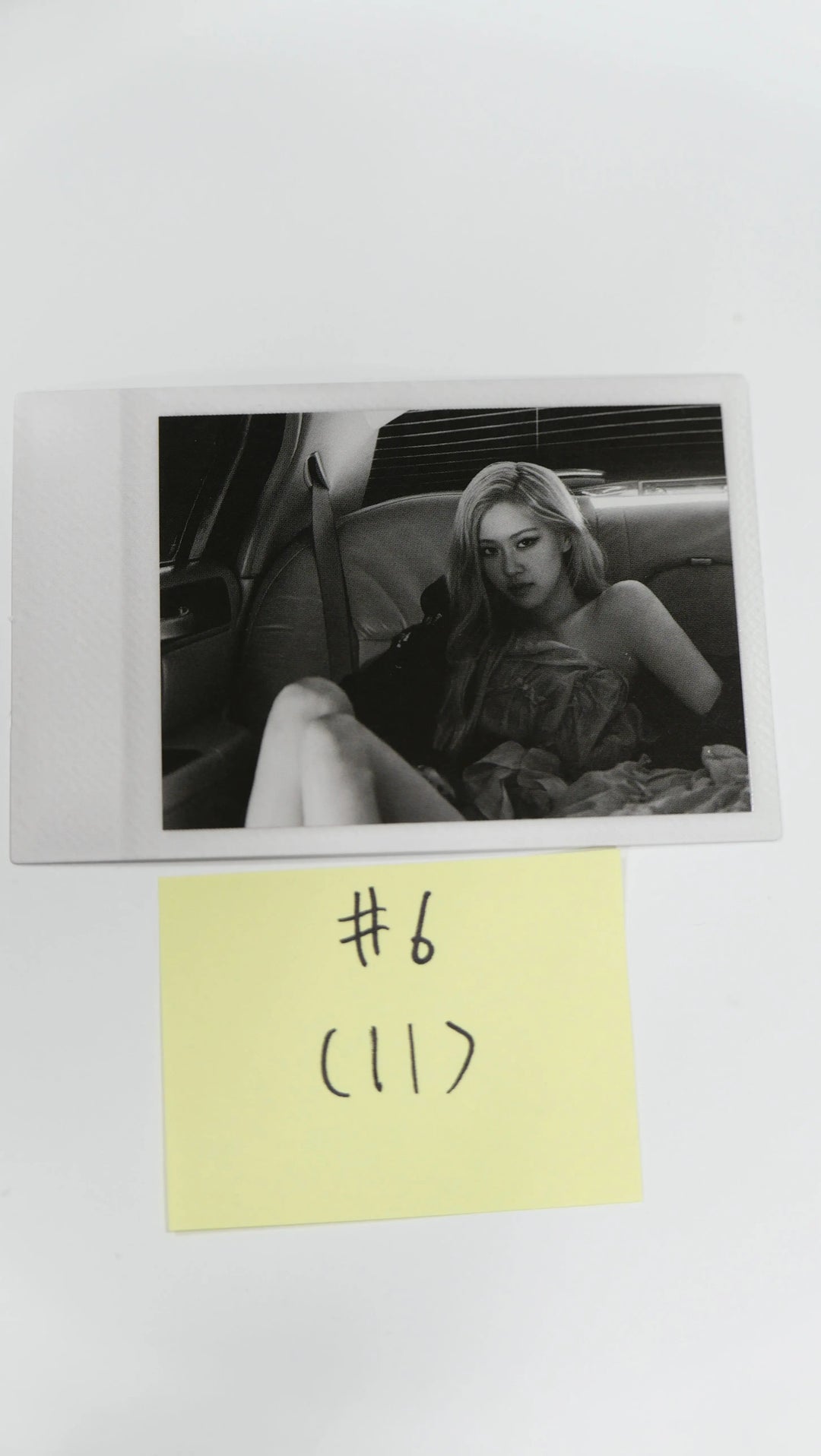 Rose (of Blackpink) -R-   Official Photocard - HALLYUSUPERSTORE
