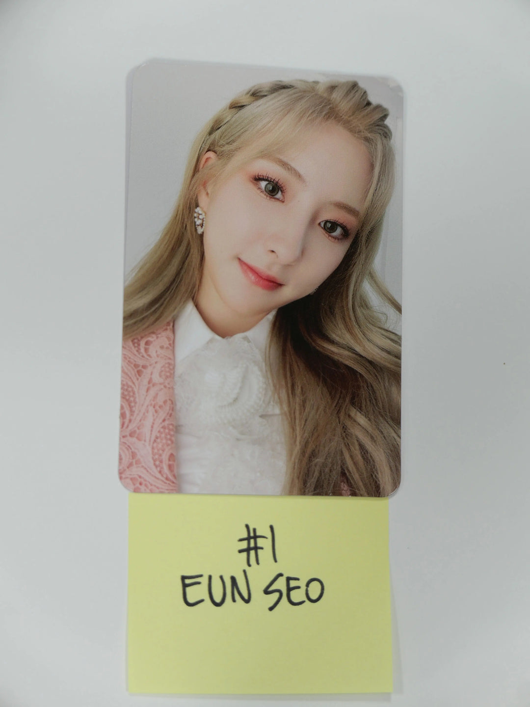 WJSN Cosmic Girls - "Unnatural" Official Photocard (