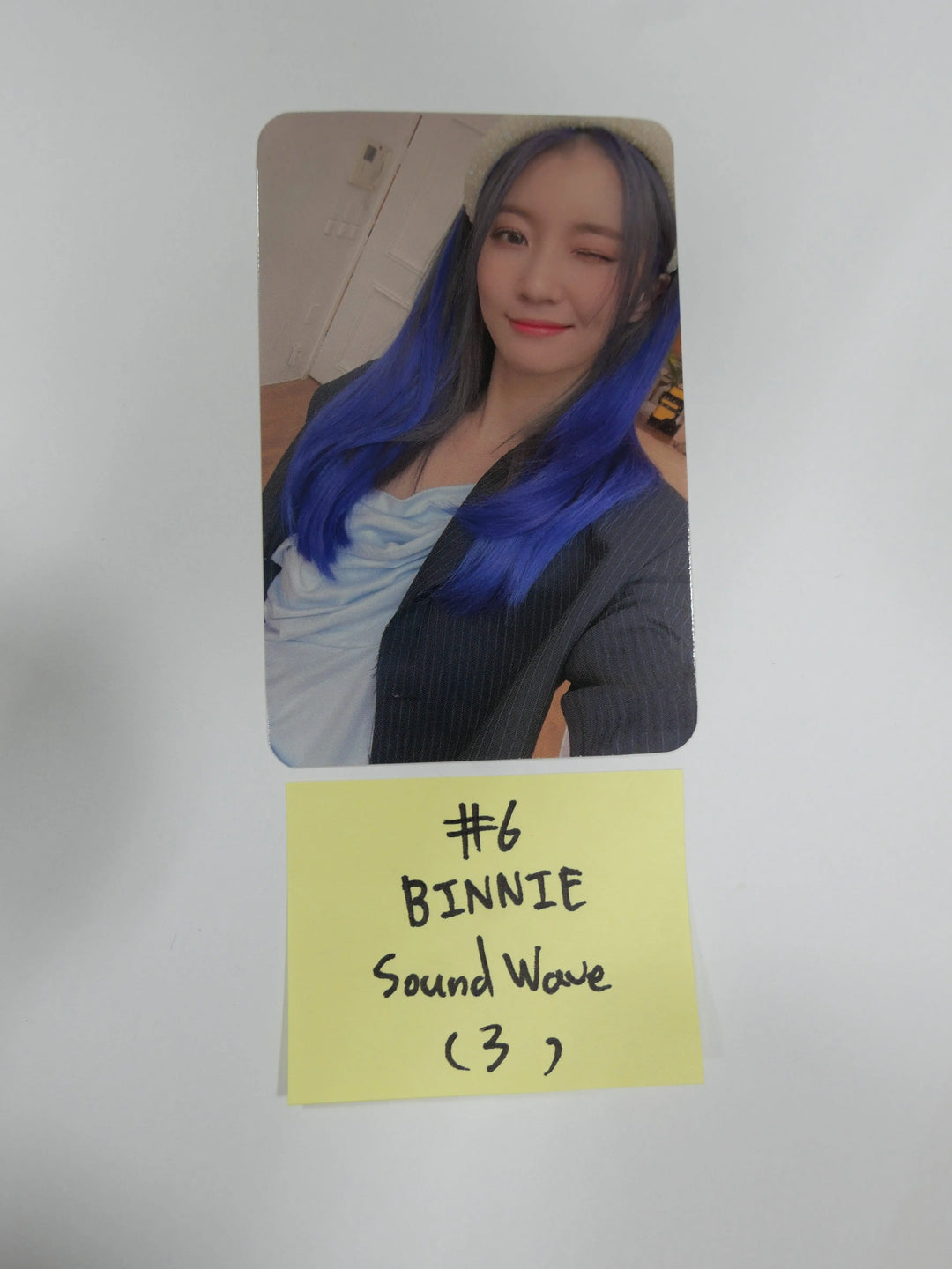 Oh My Girl "Dun Dun Dance"- Soundwave Pre-Order Photocard - HALLYUSUPERSTORE