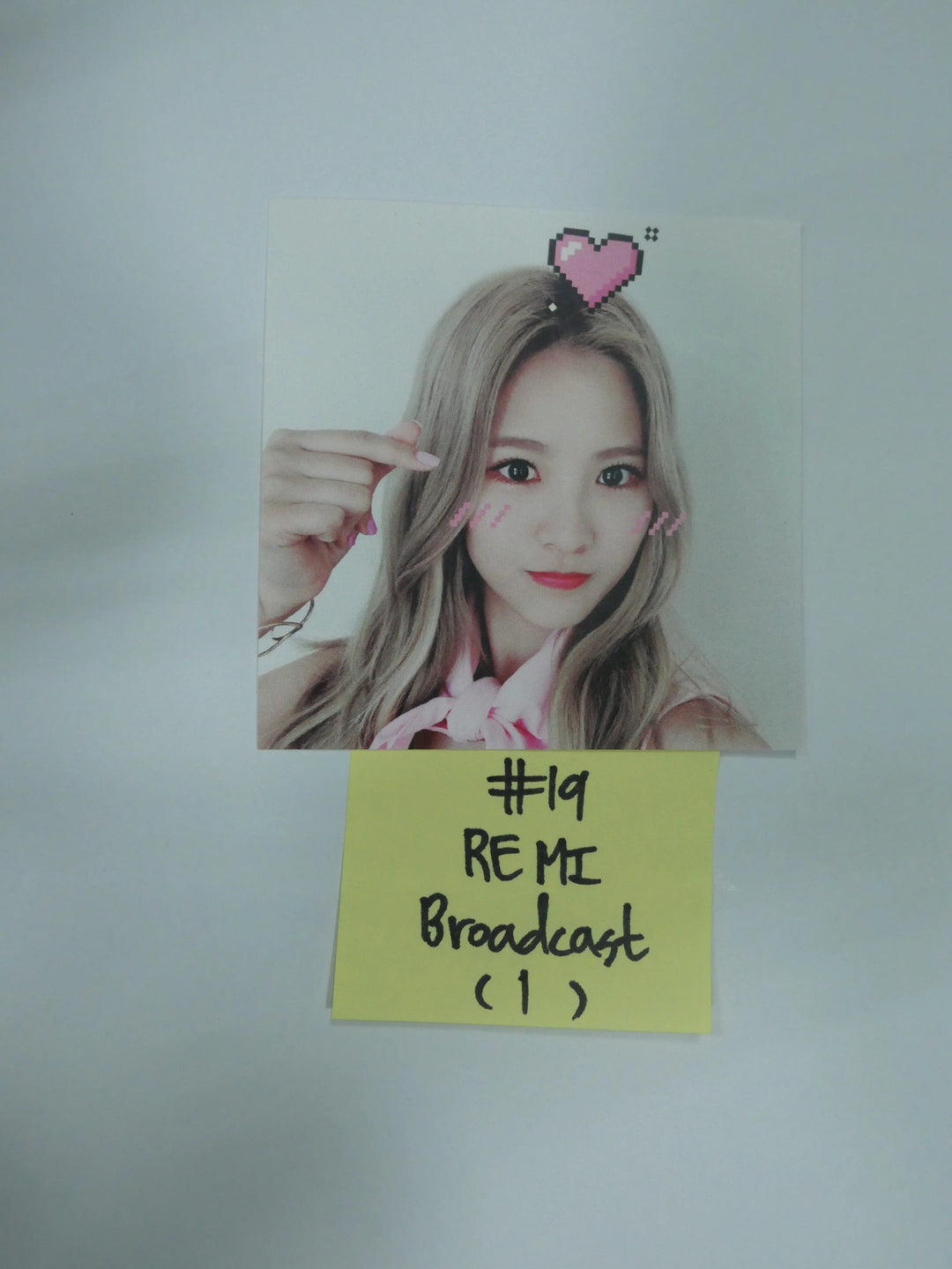 Cherry Bullet - Broadcast Photocard - HALLYUSUPERSTORE