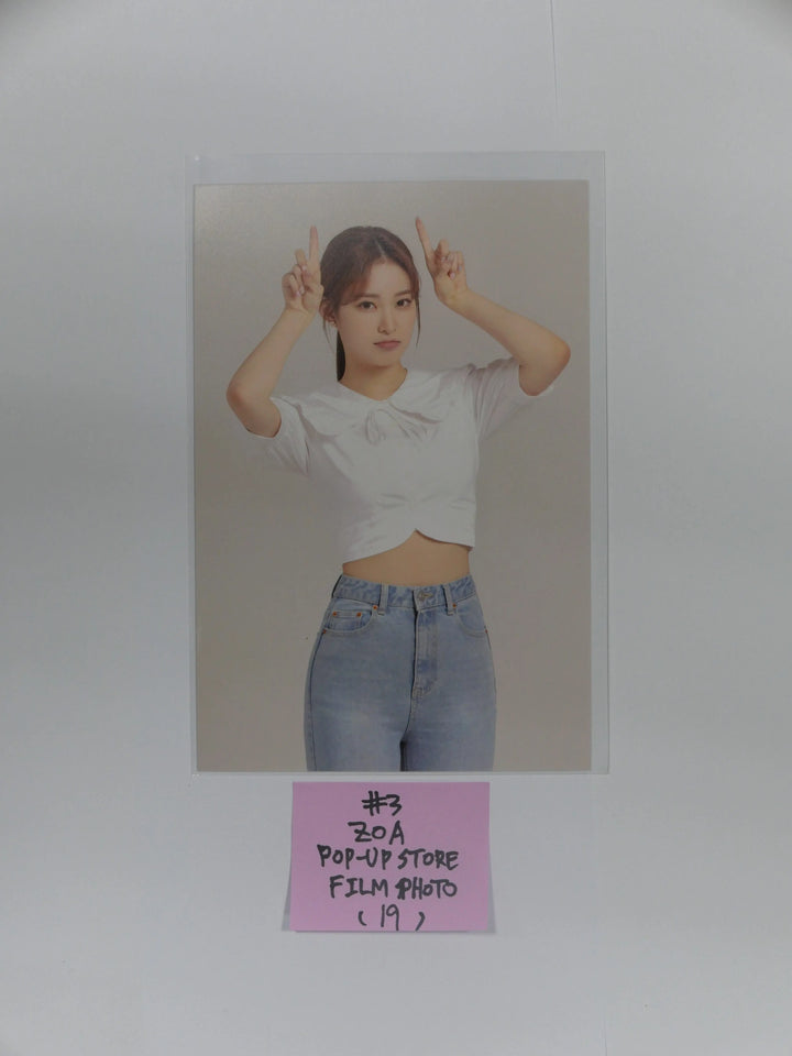 Weeekly - Happy Birthday Weeekly! POP-UP Store Film Photocard (Soo Jin, Ji Yoon &amp; Zoa) - HALLYUSUPERSTORE