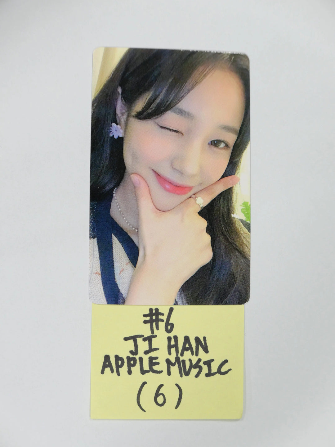 Weeekly - Play Game: Holiday - Applemusic Fan Sign Event Photocard - HALLYUSUPERSTORE
