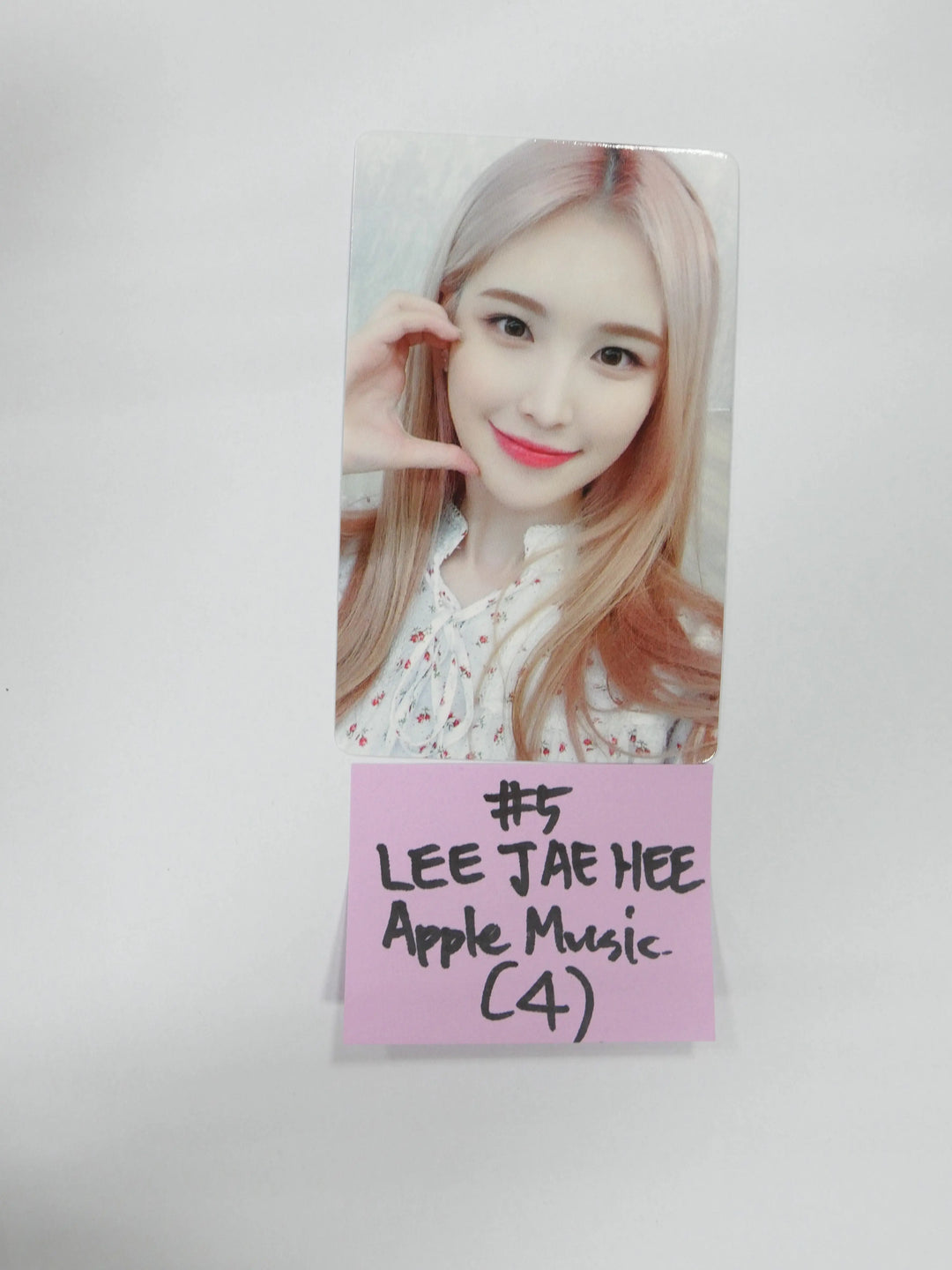 Weeekly "Play Game: Holiday" - Applemusic Fan Sign Event Photocard Round 2 - HALLYUSUPERSTORE