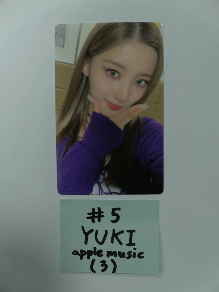 Purple Kiss &