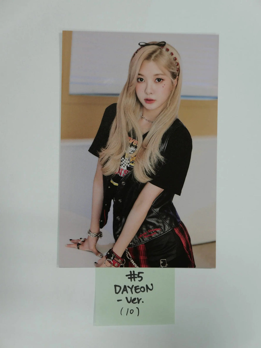 Kep1er "FIRST IMPACT" 1st - Official Postcard [Updated 1/20] - HALLYUSUPERSTORE