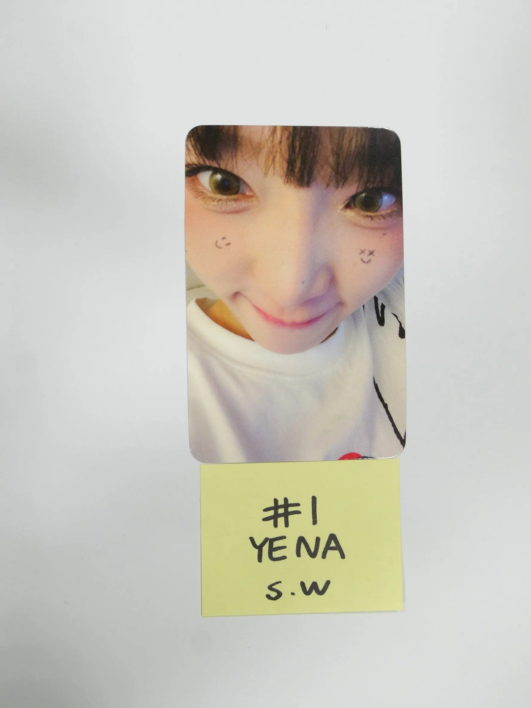 YENA "ˣ‿ˣ (SMiLEY)" - Soundwave Fansign Event Photocard - HALLYUSUPERSTORE